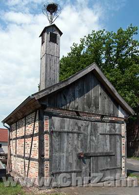 Feuerwehrhaus.jpg - Das Spritzenhaus der freiwilligen Feuerwehr von 1827 in Bergkamen-Heil. Der hohe Turm diente dem Trocknen der Spritzenschläuche.