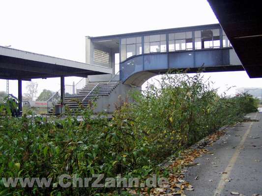 RS-Bahnsteigbruecke.jpg - Bahnsteigbrücke in Remscheid