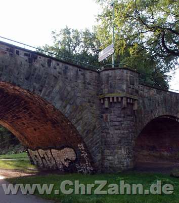 Bruecke.jpg - Brücke in Essen-Margarthenhöhe
