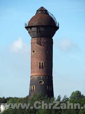 Wasserturm1.jpg - Wasserturm des Betriebswerkes Duisburg-Wedau, errichtet in seltener Bauart: gemauerter Turm mit aufgesetztem stählernem Kugelwasserbehälter