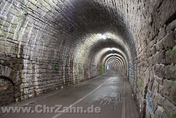Tunnelbiegung.jpg - im Schulenbergtunnel