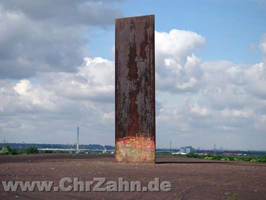 Bramme.jpg - Die "Bramme für das Ruhrgebiet" auf der Schurenbachhalde in Essen