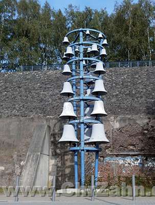 Glocken.jpg - Gußstahlglockenbaum des Bochumer Vereins