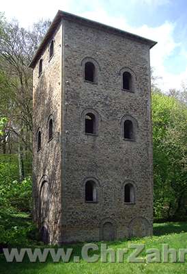 Turm.jpg - einziger verbliebener Rest der Zeche Brockhauser Tiefbau in Bochum-Stiepel, Förderzeitraum 1876-1887