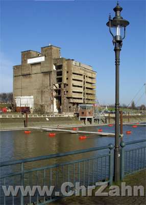 Speicher.jpg - Speichergebäude im Duisburger Innenhafen, inzwischen abgerissen