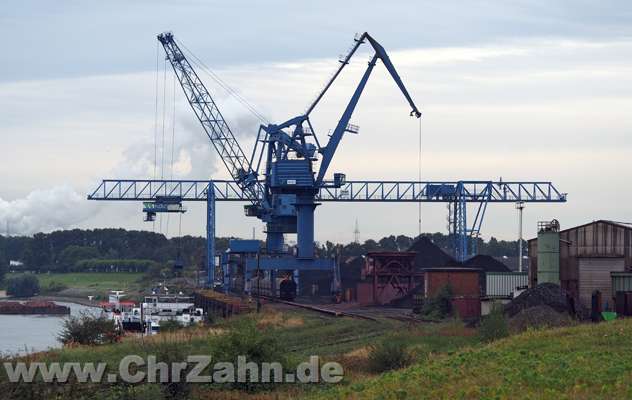Kran2.jpg - Kran im Hafen der NIAG am Rhein bei Rheinberg-Orsoy