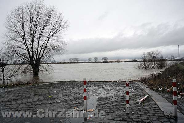 Hochwasser1.jpg - Hochwasser in Duisburg