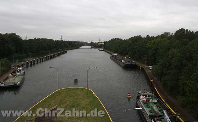 Kanal.jpg - Oberwasser an der Schleuse Gelsenkirchen
