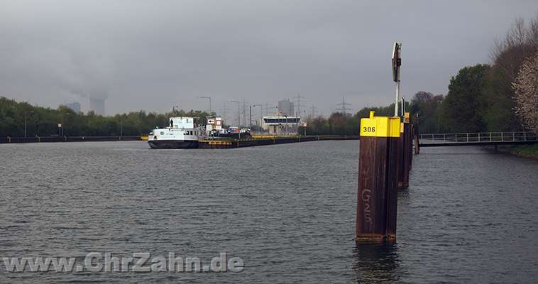 Rhein-Herne-Kanal.jpg - Rhein-Herne-Kanal an der Schleuse Herne-Ost