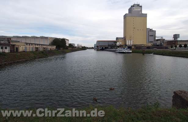 Hafenbecken1.jpg - Hafenbecken des Stadthafens Gelsenkirchen