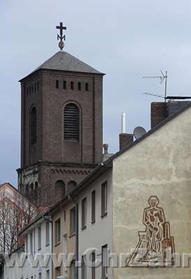 vor_dem_Abriss.jpg - Der Kirchturm des Redemptionisten-Klosters Maria Hilf in Bochum vor dem Abriß