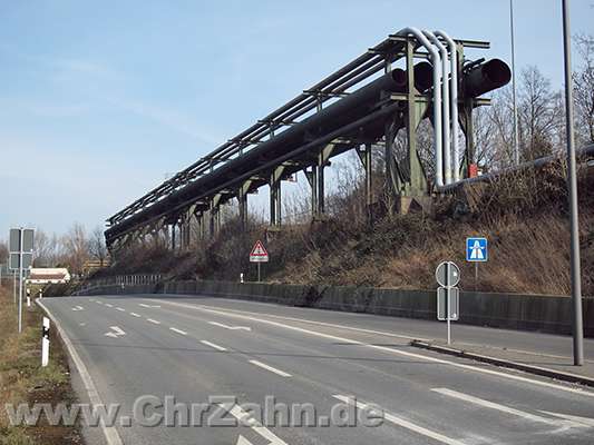 abgetrennte_Rohrleitung.jpg - abgetrennte Rohrleitung zwischen dem Bochumer Verein und Thyssen-Krupp in Wattenscheid