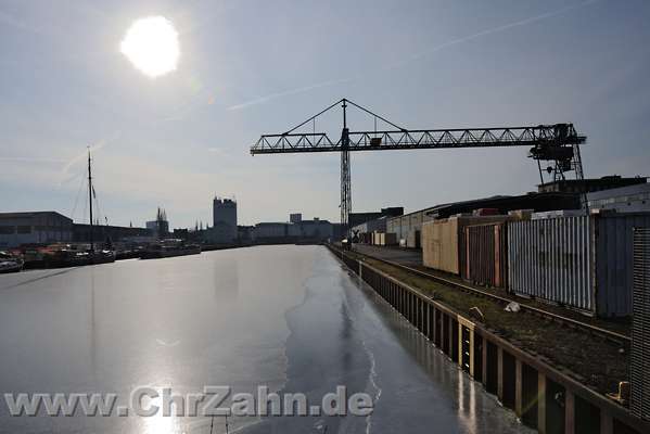 Sonne_ueber_Kanalhafen.jpg - Sonne über dem Stadthafen