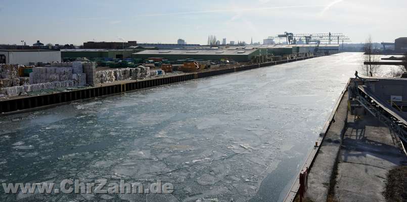 zugefrorener_Kanal.jpg - Hafenbecken