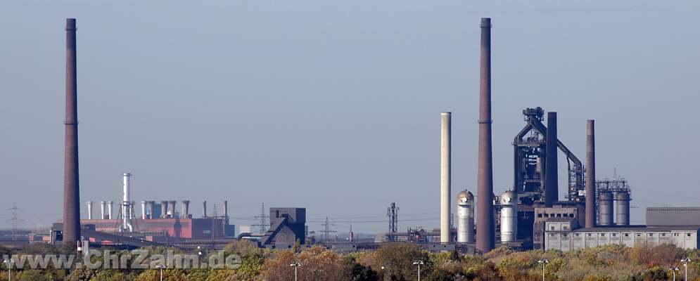 Panorama.jpg - Blick auf das TKS-Stahlwerk und einen Hochofen in Duisburg-Bruckhausen