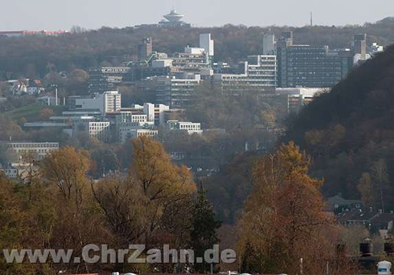 Universitaet.jpg - Blick von der Mülldeponie Lüntenbeck hinüber zur Wuppertaler Gesamthochschule bzw. Universität.