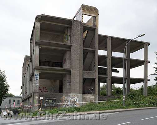 Ruine.jpg - Bauruine eines Hotelbaus am Deutschen Ring, errichtet
