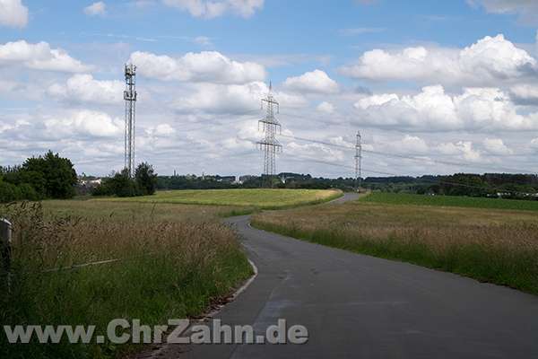 Strommasten.jpg - Strommaste am Flügel zwischen Wuppertal-Ronsdorf und Remscheid