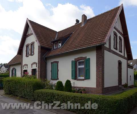 Zechenwohnhaus.jpg - Wohnhaus in der Müsendrei in Hattingen-Welper, errichtet von der früheren Henrichshütte